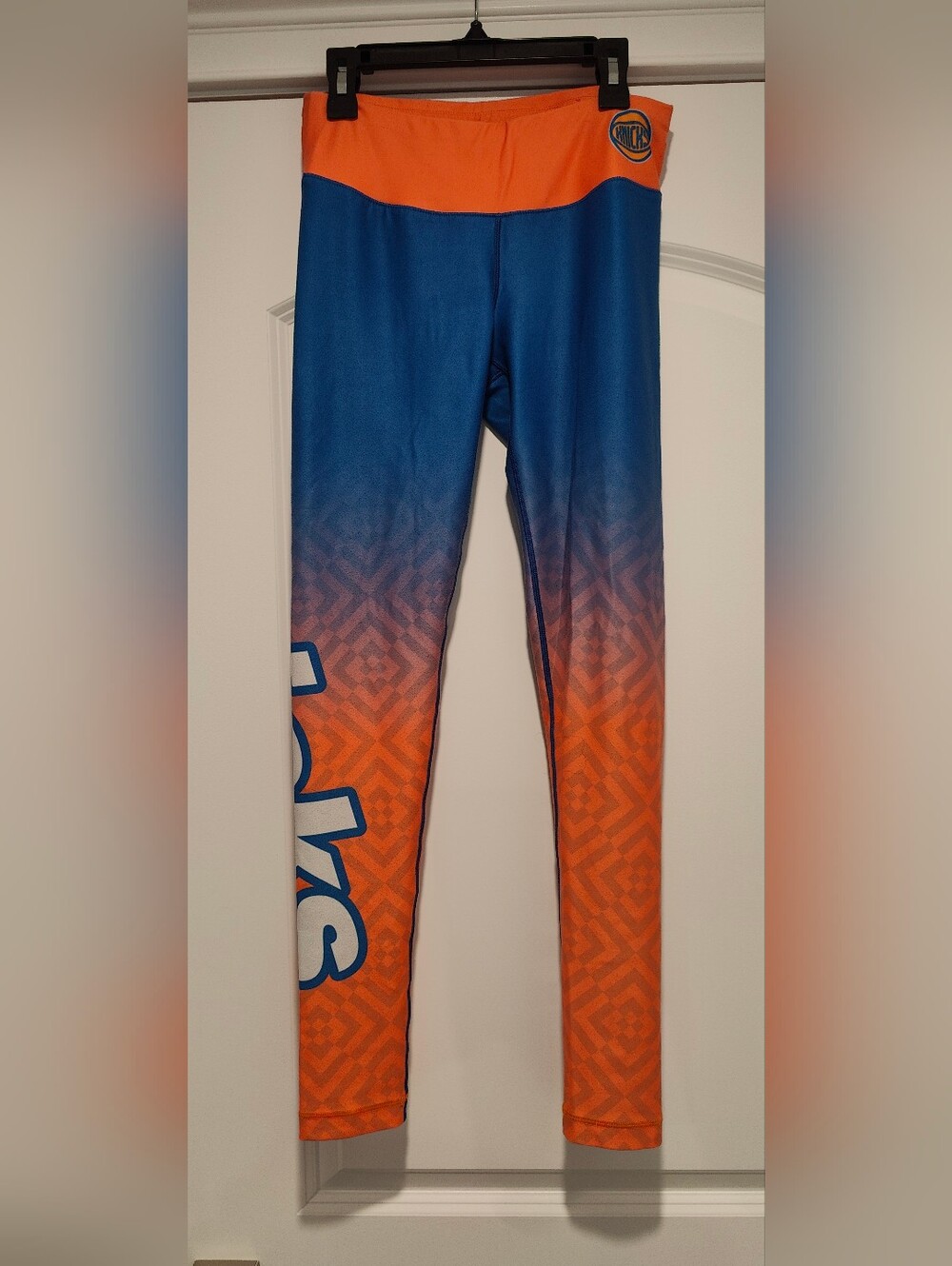 NBA KNICKS Blue and Orange Ombre Geometric Leggings